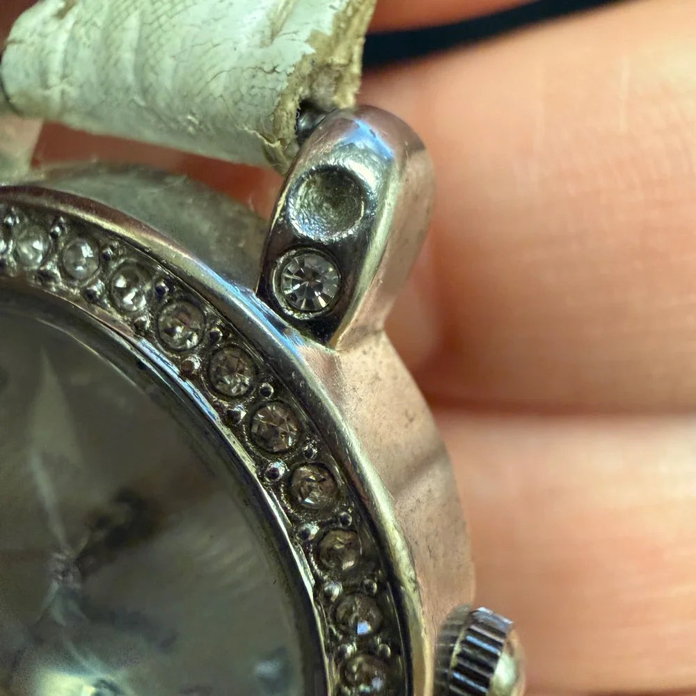GEN760 Silver Tone Rhinestone Bezel Quartz‎ Watch White Croc Strap Japan WORKS